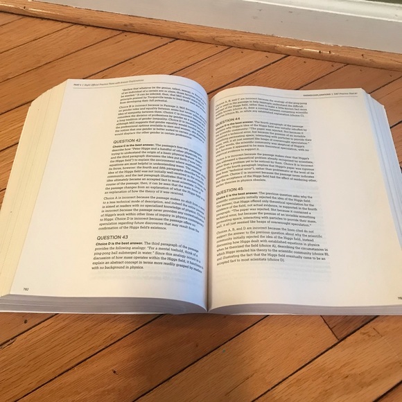 🌺The College Board Official SAT Study Guide, 2020 Edition Study Guide Edition - Picture 4 of 6